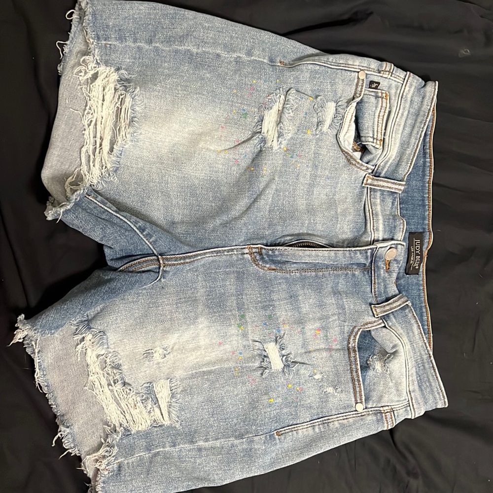 Judy Blue paint splatter light wash shorts